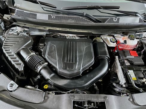 Used 2025 Chevrolet Traverse LT image 35