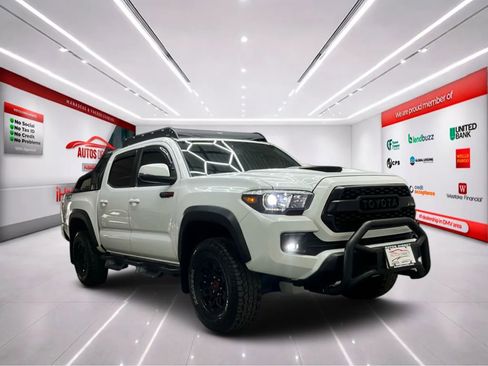 Used 2017 Toyota Tacoma TRD Pro image 2