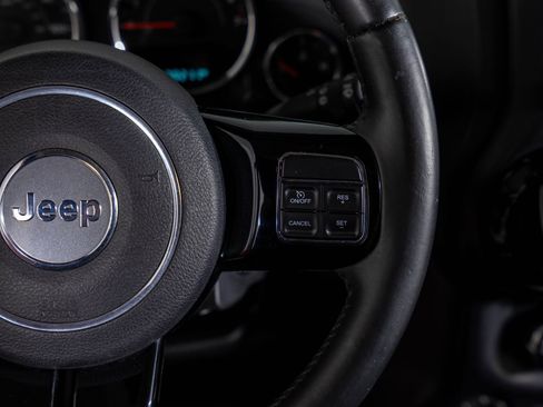 Used 2015 Jeep Wrangler Sahara image 31