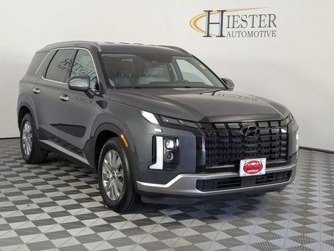 Used 2025 Hyundai Palisade SEL FWD image 2