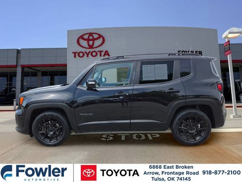 Used 2020 Jeep Renegade Altitude FWD image 2