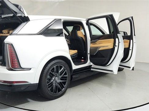 Used 2025 Cadillac Escalade IQ Sport 2 w/ LPO, ONYX Package image 10