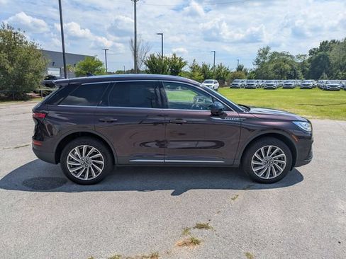 Used 2023 Lincoln Corsair Reserve AWD/4WD image 2