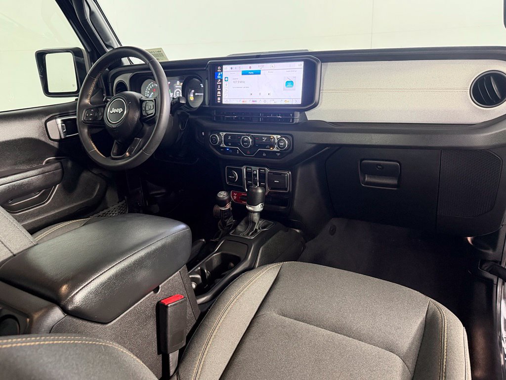Used 2024 Jeep Wrangler Unlimited AWD/4WD image 15