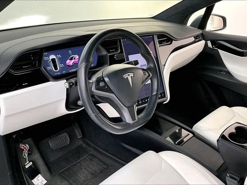 Used 2018 Tesla Model X 75D image 17