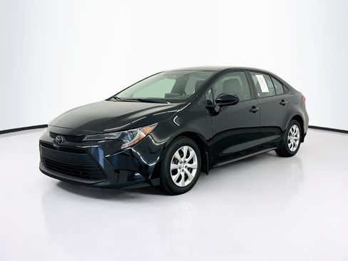 Used 2025 Toyota Corolla LE FWD image 3