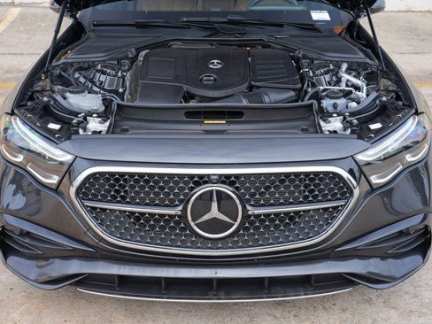 Used 2025 Mercedes-Benz E 350 4MATIC Sedan w/ Multicontour Seating Package image 8