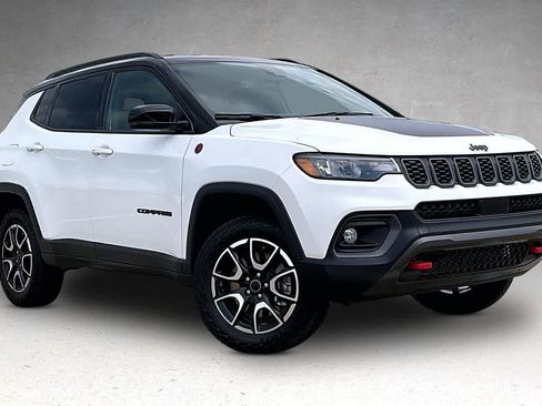 Used 2025 Jeep Compass Trailhawk AWD/4WD image 20