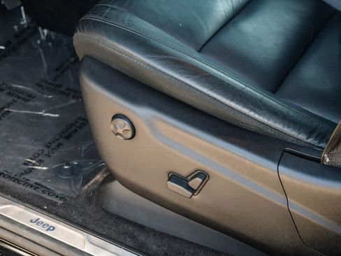 Used 2019 Jeep Grand Cherokee Limited AWD/4WD image 26