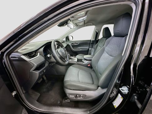 Used 2025 Toyota RAV4 XLE AWD/4WD image 13