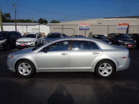 Used 2010 Chevrolet Malibu LS image 1