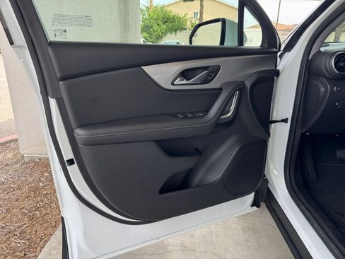 Used 2025 Chevrolet Blazer LT FWD image 18