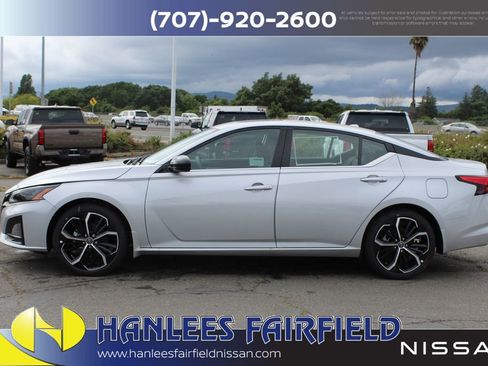 New 2025 Nissan Altima 2.5 SR w/ SR Premium Package FWD image 2