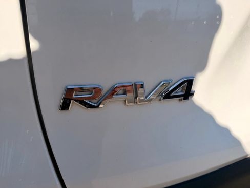 Used 2019 Toyota RAV4 XLE w/ Convenience Package AWD/4WD image 15
