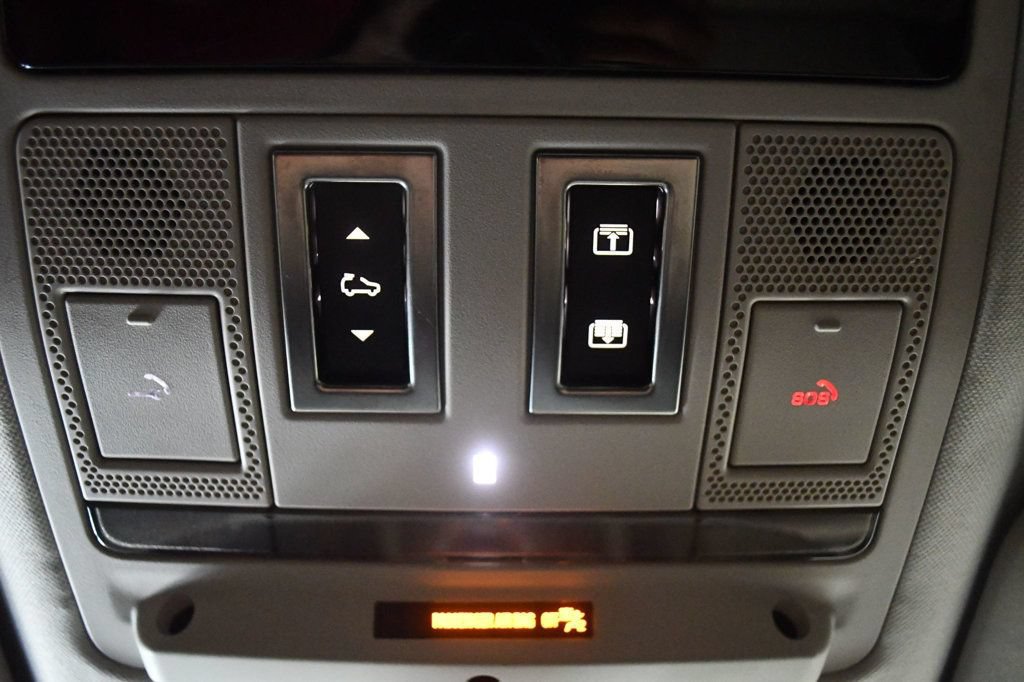 Used 2024 Land Rover Defender 110 X-Dynamic SE AWD/4WD image 58