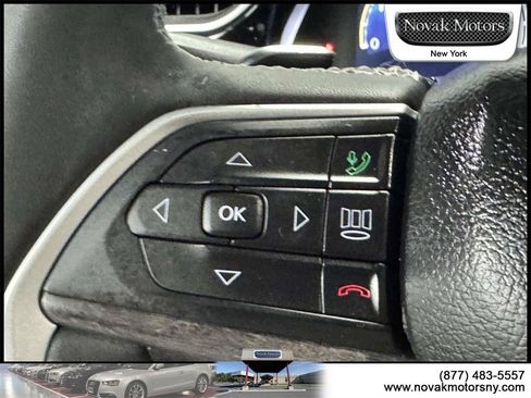 Used 2023 Jeep Grand Cherokee Limited w/ Black Appearance Package image 17