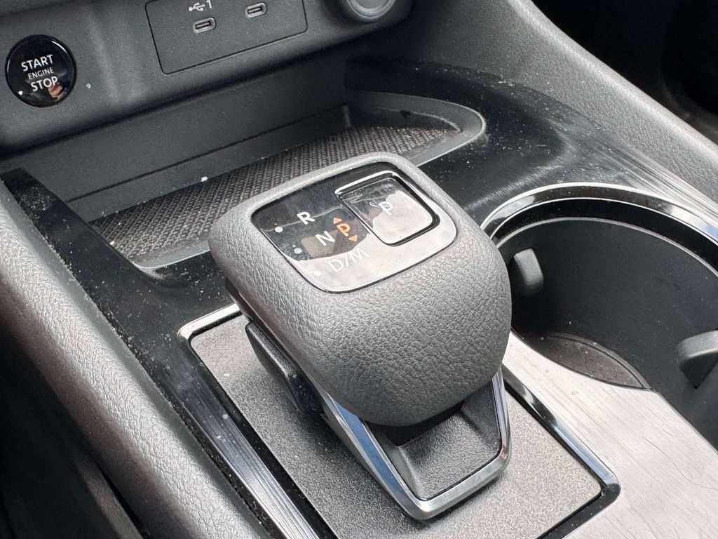 Used 2025 Nissan Rogue S AWD/4WD image 33
