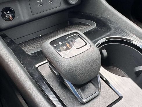 Used 2025 Nissan Rogue S AWD/4WD image 33
