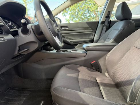 Used 2025 Nissan Altima 2.5 SV FWD image 28