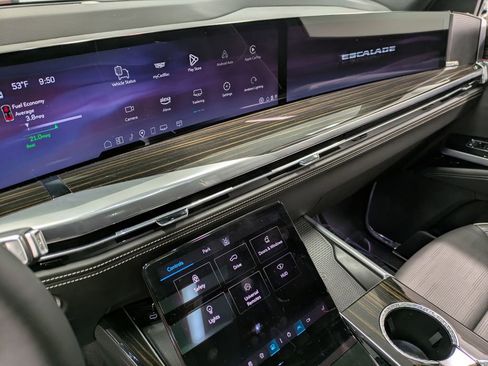 Used 2025 Cadillac Escalade Premium Luxury AWD/4WD image 11