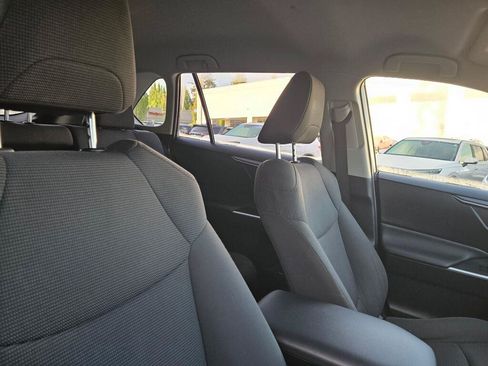 Used 2019 Toyota RAV4 LE w/ Carpet Mat Package AWD/4WD image 9
