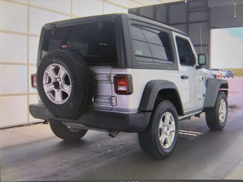 Used 2022 Jeep Wrangler Sport AWD/4WD image 3