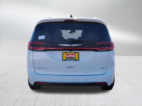 New 2026 Chrysler Pacifica Pinnacle image 6