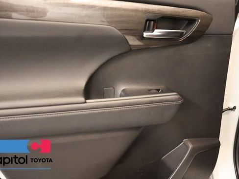 Certified 2024 Toyota Highlander Platinum AWD/4WD image 31