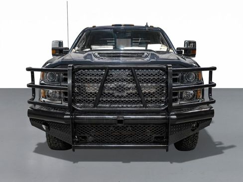 Used 2019 Chevrolet Silverado 3500 High Country w/ Duramax Plus Package image 3