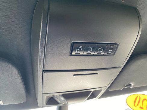 Used 2020 Dodge Grand Caravan SXT FWD image 21