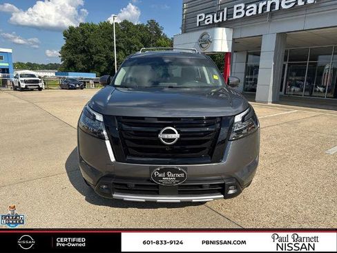 Certified 2025 Nissan Pathfinder SL w/ Black Appearance Package FWD image 18
