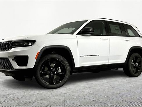 New 2025 Jeep Grand Cherokee Altitude image 1
