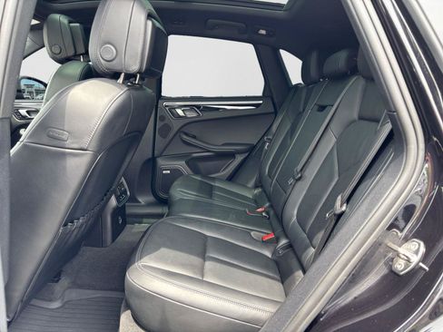Used 2022 Porsche Macan S w/ Premium Package Plus AWD/4WD image 39