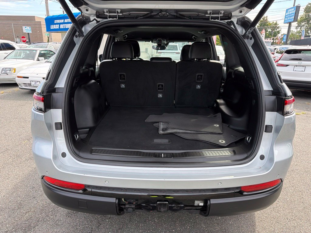 Used 2024 Jeep Grand Cherokee Altitude RWD image 18