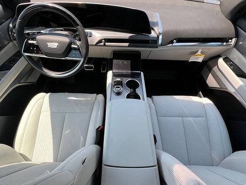 New 2026 Cadillac Vistiq Luxury w/ LPO, Floor Liner Package AWD/4WD image 12