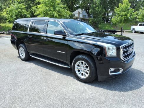 Used 2017 GMC Yukon XL SLT RWD image 3