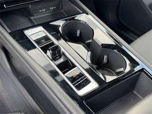 Used 2024 Volkswagen Atlas Cross Sport SE image 20