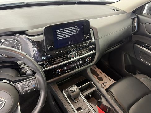 Used 2023 Nissan Pathfinder SL image 4