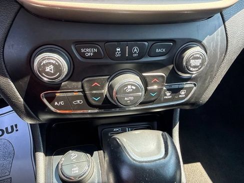 Used 2015 Jeep Cherokee Limited w/ Luxury Group AWD/4WD image 24
