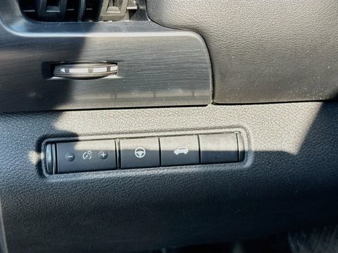 Used 2025 Nissan Pathfinder SL AWD/4WD image 10