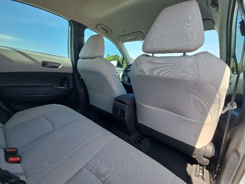 Used 2025 Toyota Corolla Cross L FWD image 16