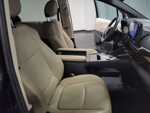 Used 2023 Toyota Sienna XLE image 23