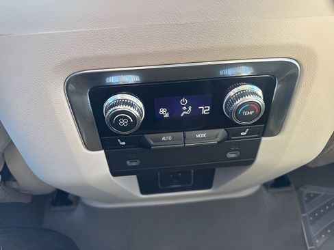 Used 2021 GMC Yukon Denali image 13