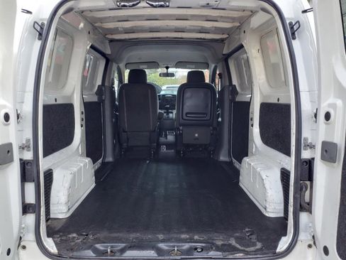 Used 2014 Nissan NV200 SV w/ Exterior Appearance Package FWD image 3