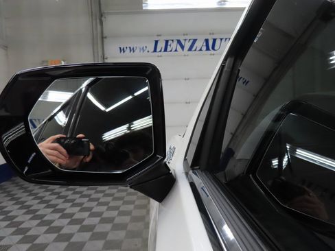 Used 2025 Chevrolet Suburban High Country image 58