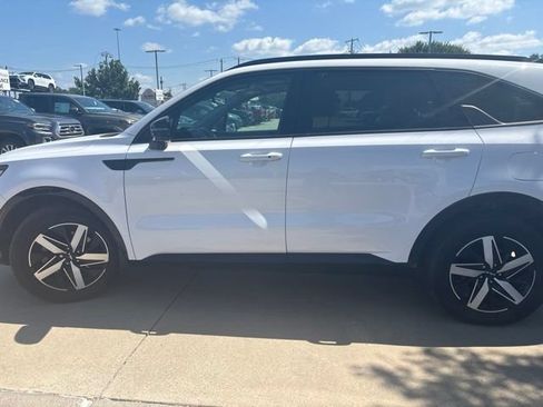 Used 2023 Kia Sorento S w/ Panoramic Sunroof Package FWD image 5