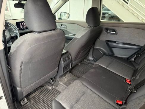 Used 2023 Nissan Rogue SV image 14