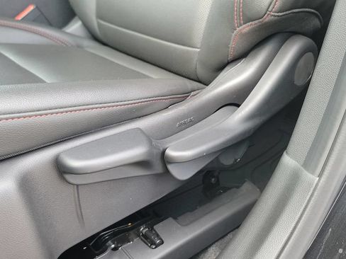 Used 2025 Chevrolet Trax RS w/ Sunroof Package FWD image 16