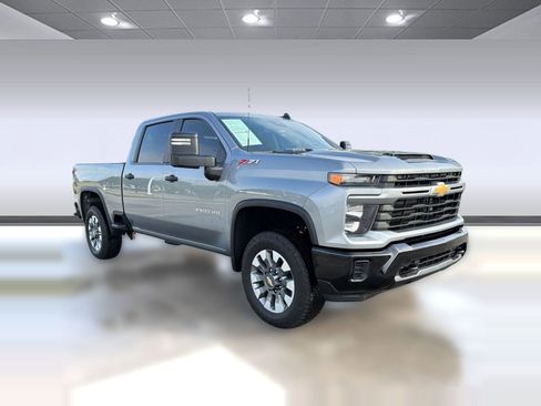 Used 2024 Chevrolet Silverado 2500 Custom w/ Custom Value Package image 6