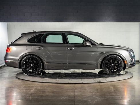 Used 2018 Bentley Bentayga image 8
